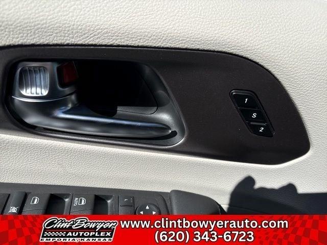 new 2024 Chrysler Pacifica car, priced at $42,085
