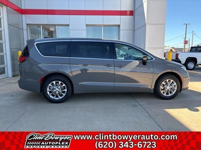 new 2024 Chrysler Pacifica car, priced at $42,085