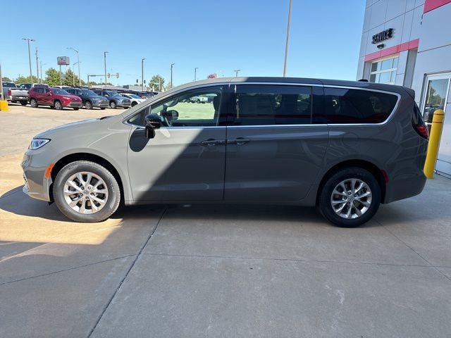 new 2024 Chrysler Pacifica car, priced at $40,085