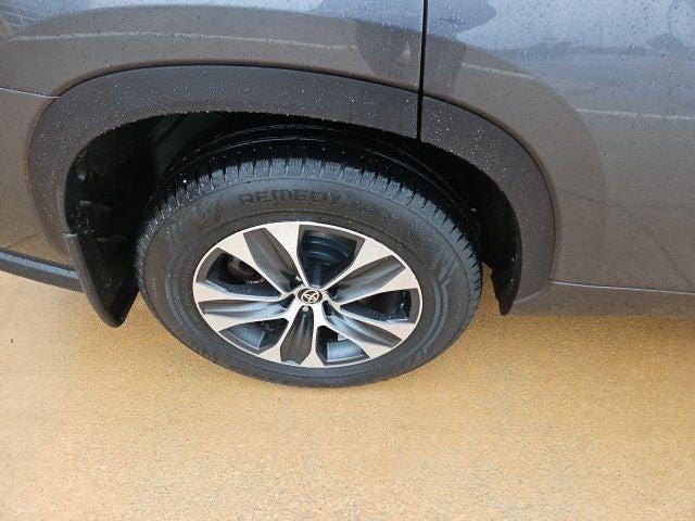 used 2020 Toyota Highlander Hybrid car, priced at $30,663