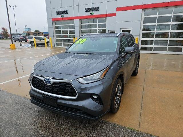 used 2020 Toyota Highlander Hybrid car, priced at $30,663