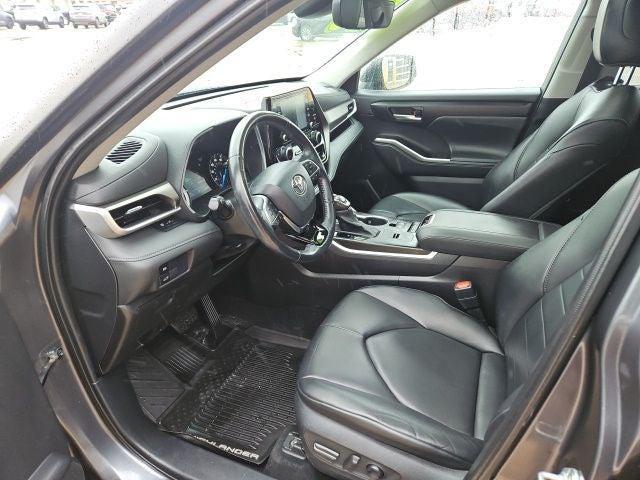 used 2020 Toyota Highlander Hybrid car, priced at $30,663