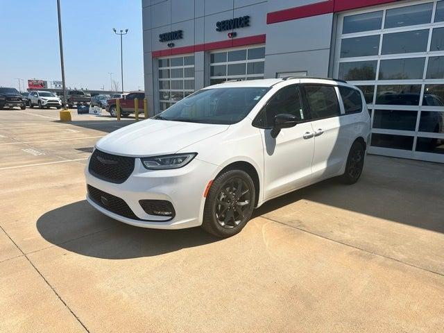 new 2024 Chrysler Pacifica car, priced at $45,788