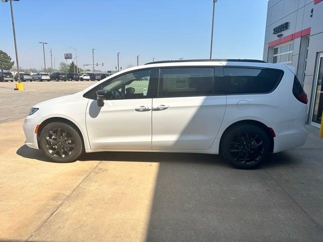 new 2024 Chrysler Pacifica car, priced at $45,788