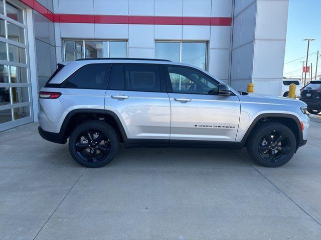 new 2024 Jeep Grand Cherokee car, priced at $38,390