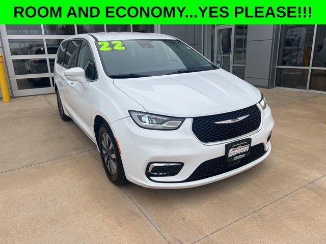 used 2022 Chrysler Pacifica Hybrid car, priced at $23,663