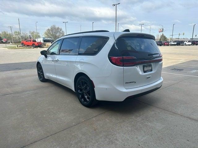 new 2024 Chrysler Pacifica car, priced at $46,364