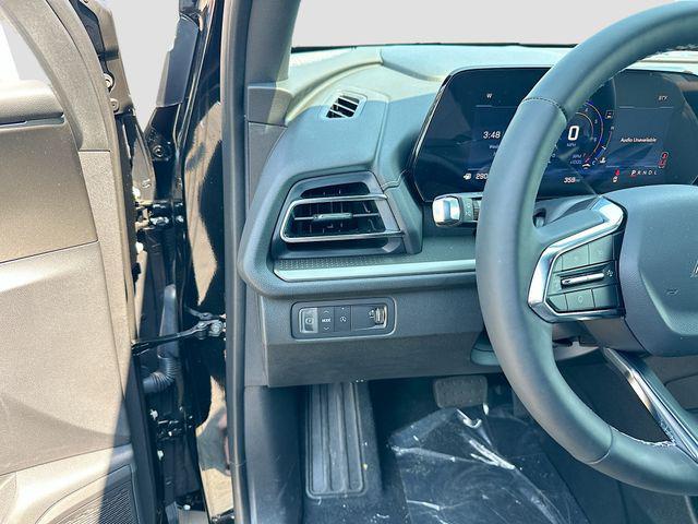new 2025 Chevrolet Traverse car, priced at $40,536