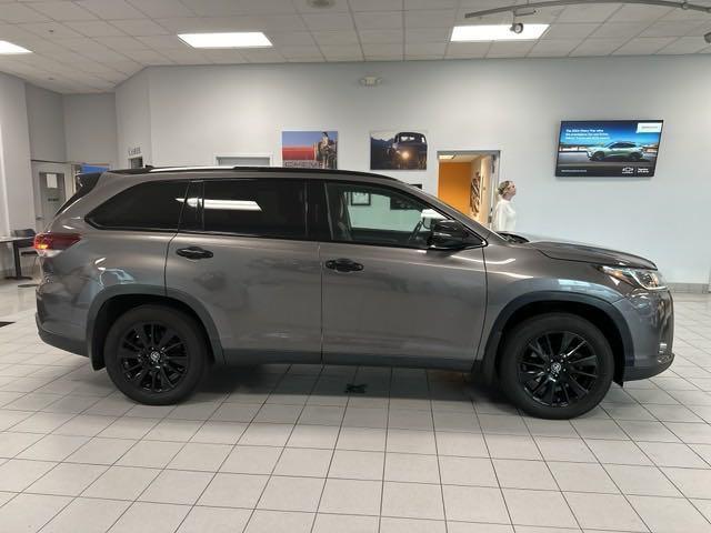 used 2019 Toyota Highlander car, priced at $26,498