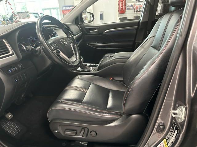 used 2019 Toyota Highlander car, priced at $26,498