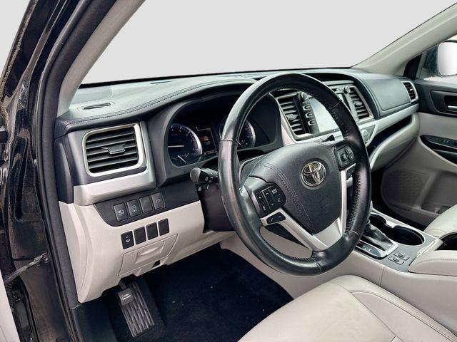 used 2018 Toyota Highlander car, priced at $25,943