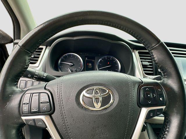 used 2018 Toyota Highlander car, priced at $25,943