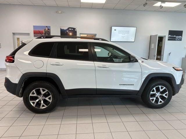 used 2015 Jeep Cherokee car, priced at $14,549