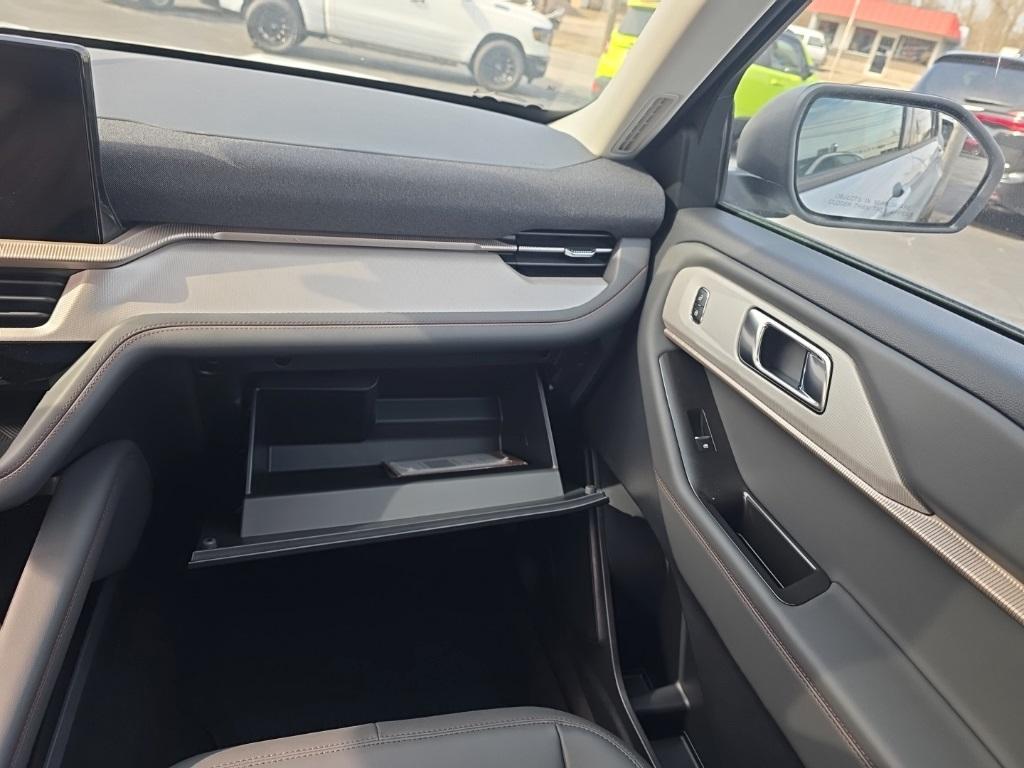 new 2025 Ford Explorer car, priced at $48,555