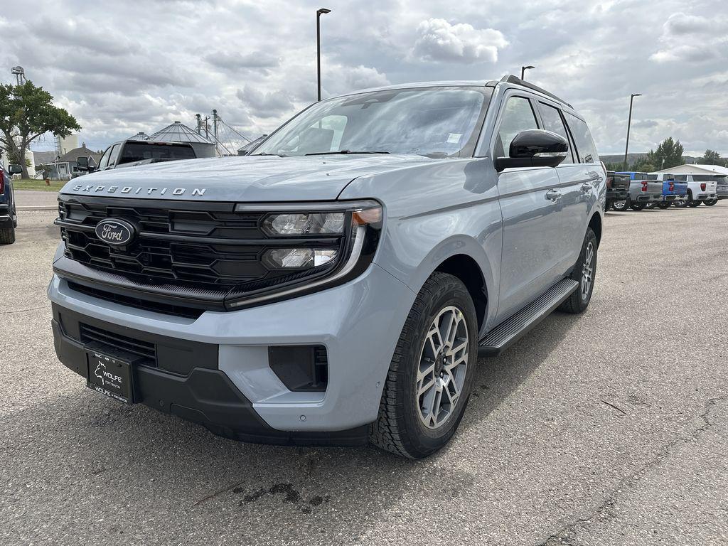 new 2025 Ford Expedition car, priced at $75,065