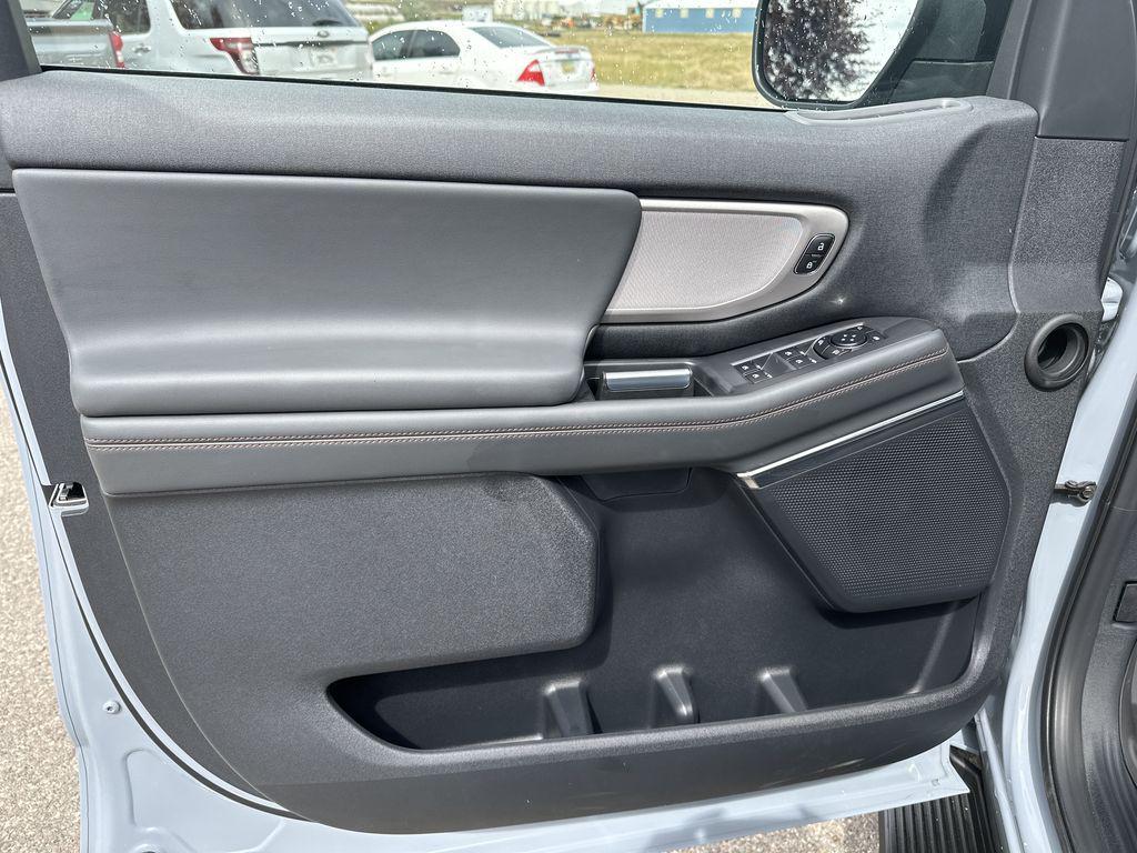 new 2025 Ford Expedition car, priced at $75,065