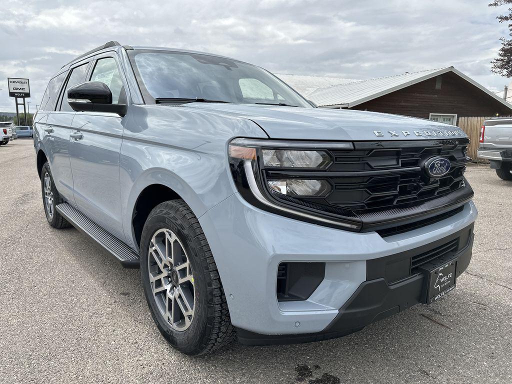 new 2025 Ford Expedition car, priced at $75,065