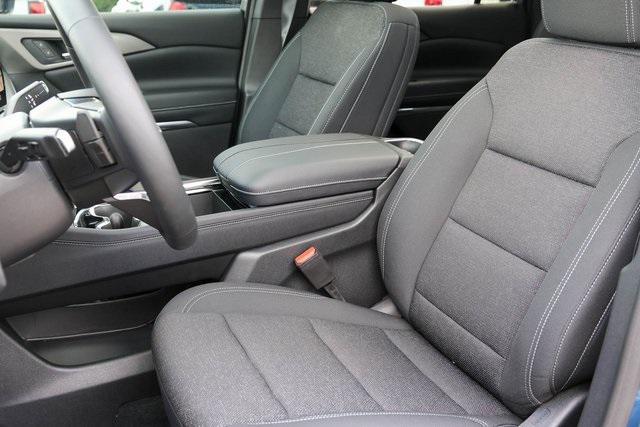 new 2025 Chevrolet Traverse car