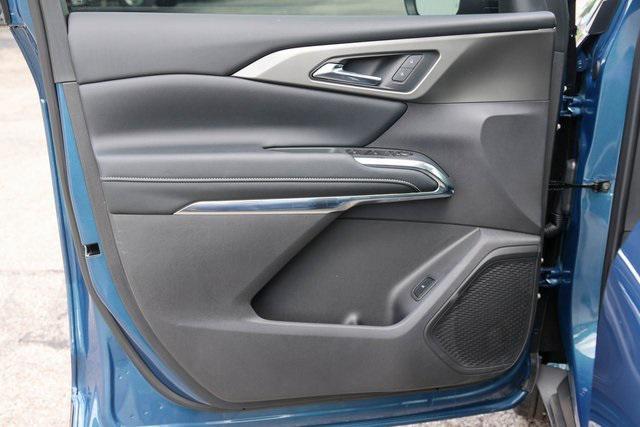 new 2025 Chevrolet Traverse car