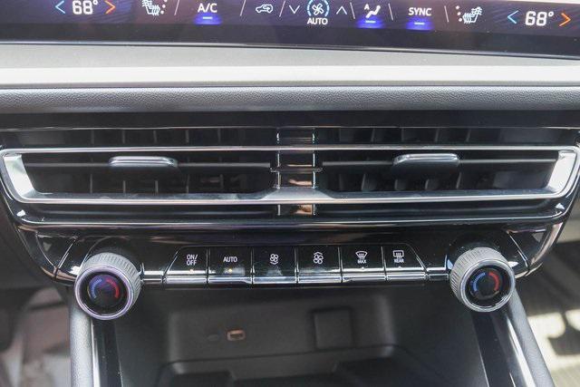 new 2025 Chevrolet Traverse car