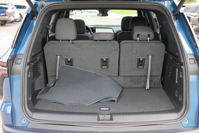 new 2025 Chevrolet Traverse car
