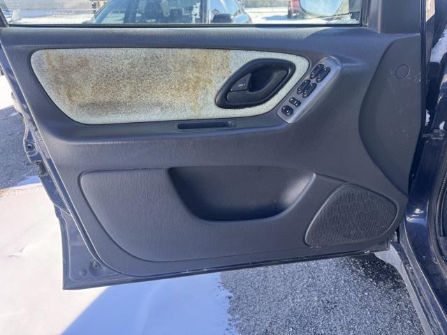 used 2004 Ford Escape car, priced at $2,500