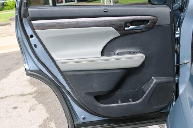 used 2021 Toyota Highlander car, priced at $26,488