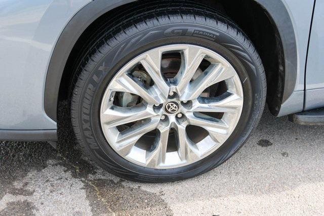 used 2021 Toyota Highlander car, priced at $26,488