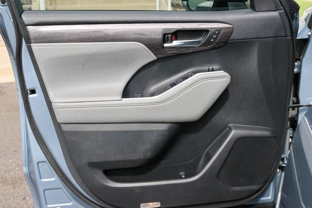 used 2021 Toyota Highlander car, priced at $26,488