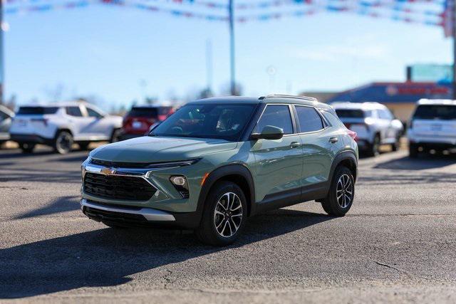 new 2025 Chevrolet TrailBlazer car, priced at $27,422