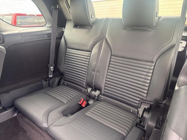 used 2022 Land Rover Discovery car, priced at $28,888