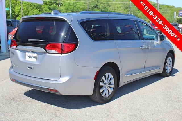 used 2018 Chrysler Pacifica car, priced at $15,500