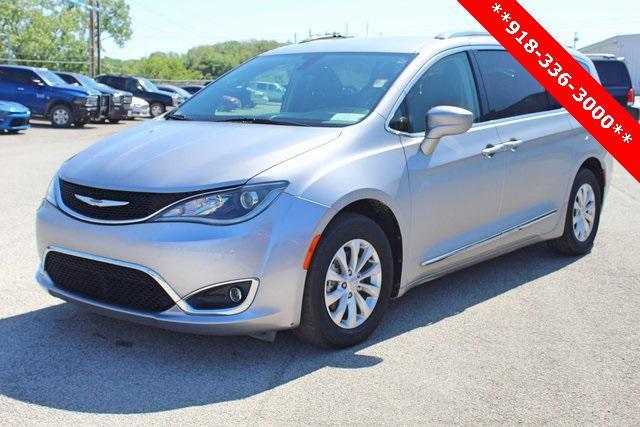 used 2018 Chrysler Pacifica car, priced at $15,500