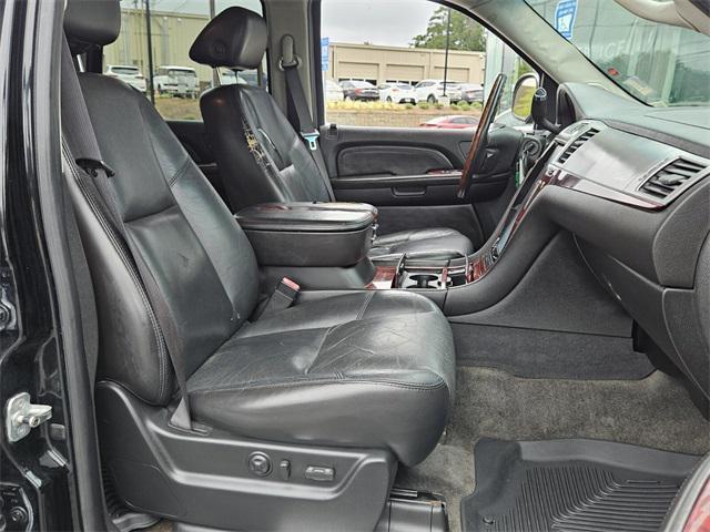 used 2007 Cadillac Escalade car, priced at $5,000
