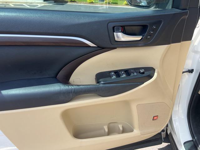 used 2015 Toyota Highlander car, priced at $19,914
