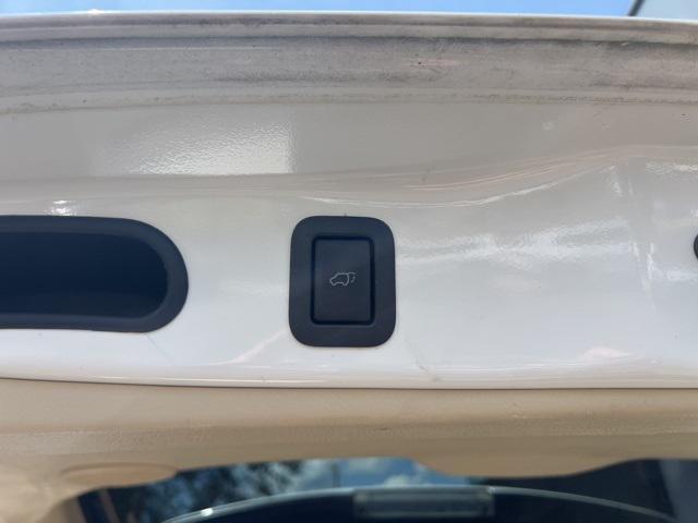 used 2015 Toyota Highlander car, priced at $19,914