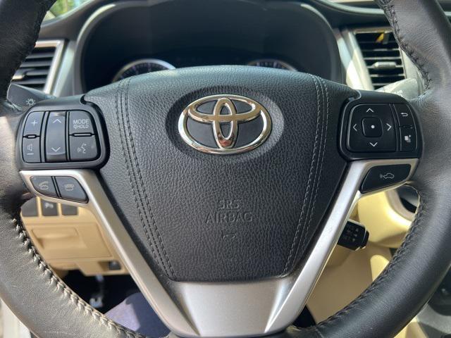 used 2015 Toyota Highlander car, priced at $19,914
