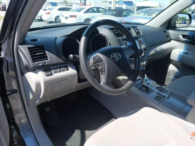 used 2013 Toyota Highlander car, priced at $11,950