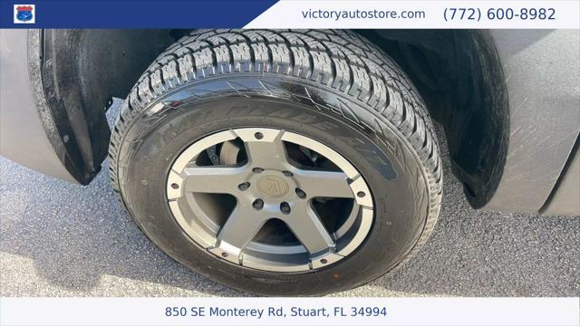 used 2003 Chevrolet Avalanche car, priced at $7,950