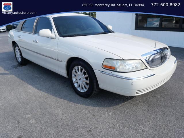 used 2007 Lincoln Town Car car, priced at $9,950