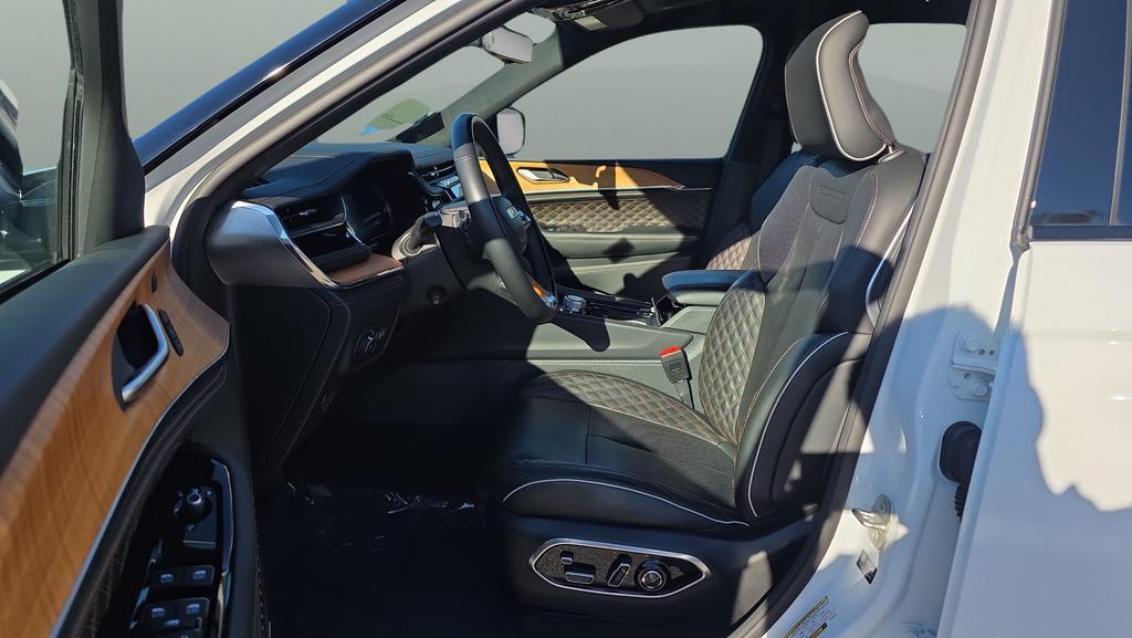 used 2023 Jeep Grand Cherokee car, priced at $41,200