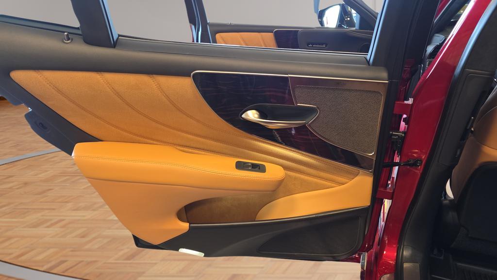 used 2022 Lexus LS 500 car, priced at $53,874