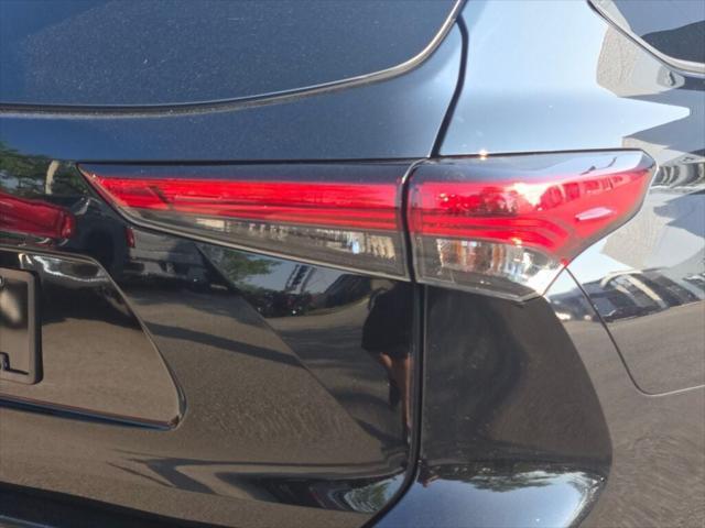 used 2021 Toyota Highlander car, priced at $34,895