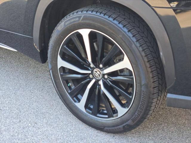 used 2021 Toyota Highlander car, priced at $32,779
