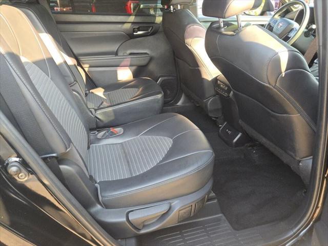 used 2021 Toyota Highlander car, priced at $34,895