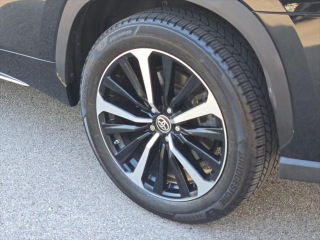 used 2021 Toyota Highlander car, priced at $34,895