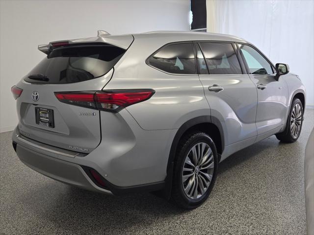 used 2020 Toyota Highlander Hybrid car, priced at $40,990