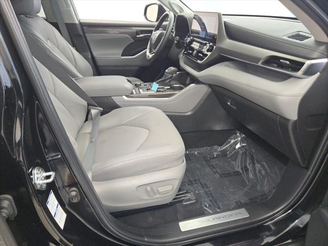 used 2022 Toyota Highlander car, priced at $40,819
