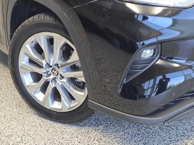 used 2022 Toyota Highlander car, priced at $40,819