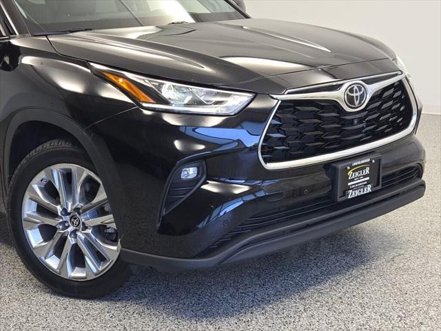 used 2022 Toyota Highlander car, priced at $40,819